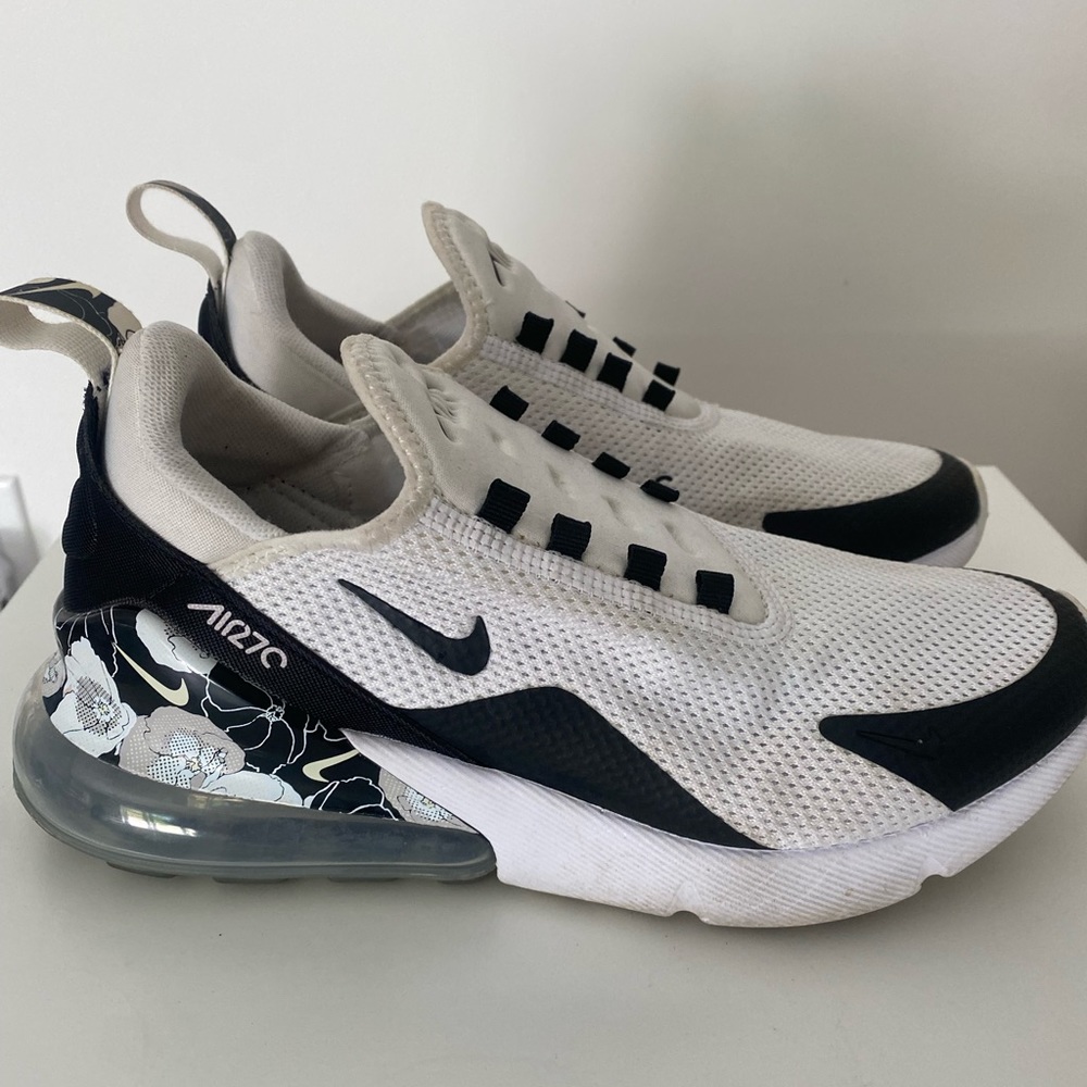Nike womens air max 270